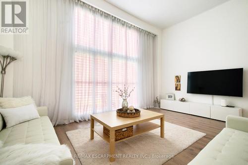 77 - 1485 Gulleden Drive, Mississauga, ON - Indoor Photo Showing Living Room