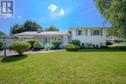 228 Plumtree Drive, Burlington, ON - Outdoor With Facade