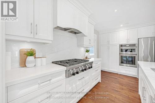 228 Plumtree Drive, Burlington, ON - Indoor Photo Showing Kitchen With Upgraded Kitchen