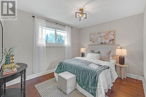 228 Plumtree Drive, Burlington, ON - Indoor Photo Showing Bedroom