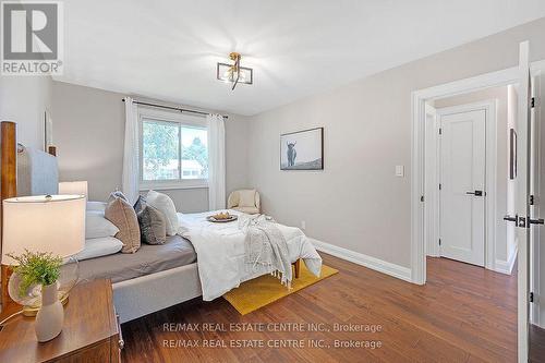 228 Plumtree Drive, Burlington, ON - Indoor Photo Showing Bedroom