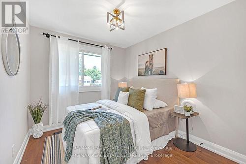 228 Plumtree Drive, Burlington, ON - Indoor Photo Showing Bedroom