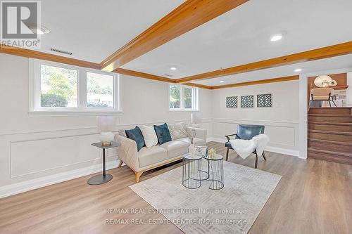 228 Plumtree Drive, Burlington, ON - Indoor Photo Showing Living Room