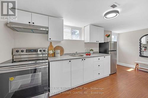 228 Plumtree Drive, Burlington, ON - Indoor Photo Showing Kitchen