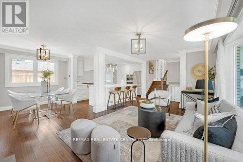 228 Plumtree Drive, Burlington, ON - Indoor Photo Showing Living Room