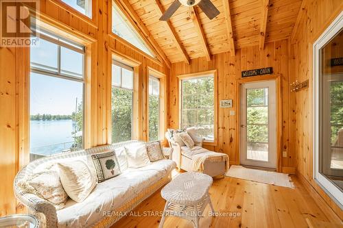 94 Wilkinson Drive, Kawartha Lakes, ON - Indoor Photo Showing Living Room