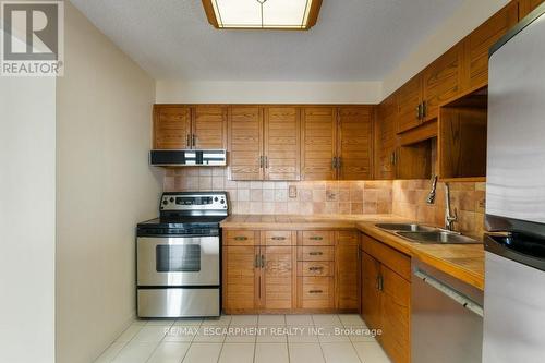 1907 - 500 Green Road, Hamilton (Stoney Creek), ON - Indoor Photo Showing Kitchen With Double Sink