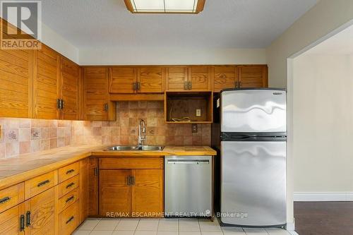 1907 - 500 Green Road, Hamilton (Stoney Creek), ON - Indoor Photo Showing Kitchen With Double Sink