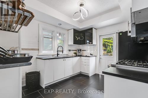 11 Sheldon Avenue S, Kitchener, ON - Indoor Photo Showing Kitchen