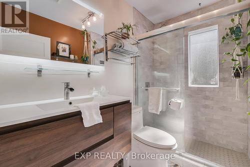 11 Sheldon Avenue S, Kitchener, ON - Indoor Photo Showing Bathroom