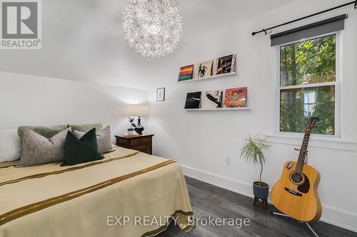 11 Sheldon Avenue S, Kitchener, ON - Indoor Photo Showing Bedroom