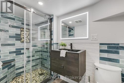 11 Sheldon Avenue S, Kitchener, ON - Indoor Photo Showing Bathroom