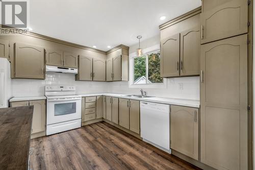 4 Bells Turn, St. John'S, NL - Indoor Photo Showing Kitchen With Double Sink