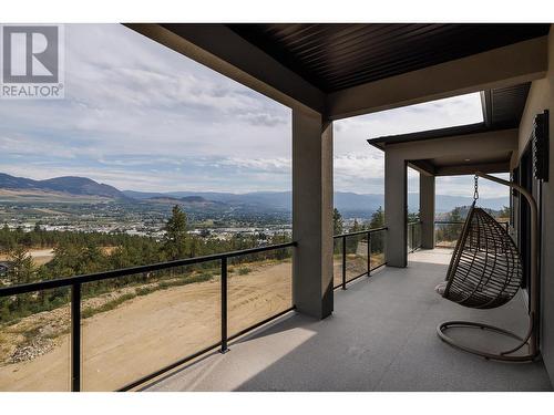 557 Acadia Street, Kelowna, BC - Outdoor With View With Exterior