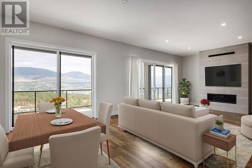 557 Acadia Street, Kelowna, BC - Indoor Photo Showing Living Room With Fireplace