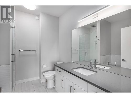 557 Acadia Street, Kelowna, BC - Indoor Photo Showing Bathroom