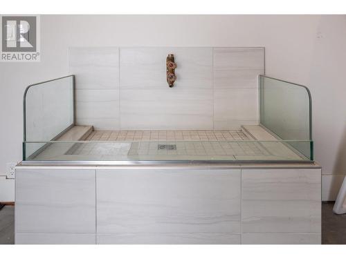 557 Acadia Street, Kelowna, BC - Indoor Photo Showing Laundry Room