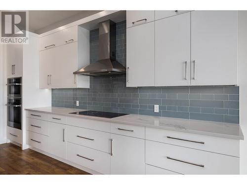 557 Acadia Street, Kelowna, BC - Indoor Photo Showing Kitchen With Upgraded Kitchen