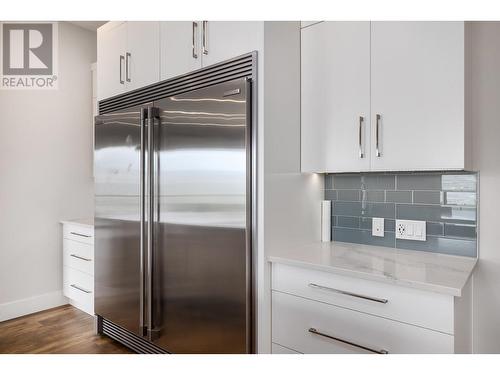 557 Acadia Street, Kelowna, BC - Indoor Photo Showing Kitchen