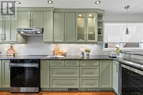 107 Deverell Street, Whitby (Rolling Acres), ON - Indoor Photo Showing Kitchen With Upgraded Kitchen