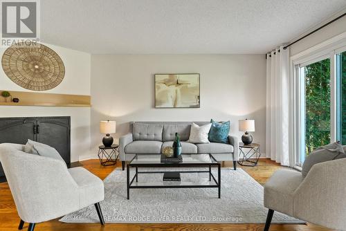 107 Deverell Street, Whitby (Rolling Acres), ON - Indoor Photo Showing Living Room