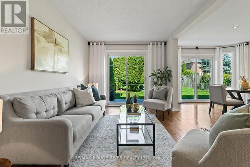 107 Deverell Street, Whitby (Rolling Acres), ON - Indoor Photo Showing Living Room