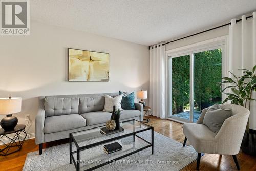 107 Deverell Street, Whitby (Rolling Acres), ON - Indoor Photo Showing Living Room