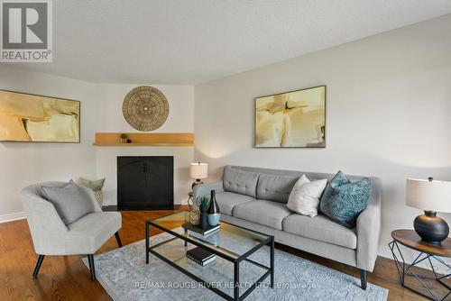 107 Deverell Street, Whitby (Rolling Acres), ON - Indoor Photo Showing Living Room