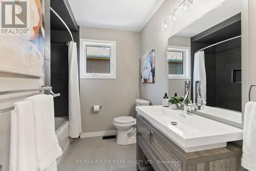 107 Deverell Street, Whitby (Rolling Acres), ON - Indoor Photo Showing Bathroom