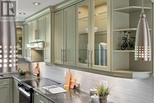 107 Deverell Street, Whitby (Rolling Acres), ON - Indoor Photo Showing Kitchen With Upgraded Kitchen