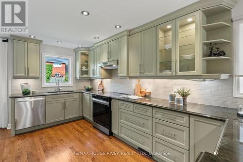 107 Deverell Street, Whitby (Rolling Acres), ON - Indoor Photo Showing Kitchen With Upgraded Kitchen