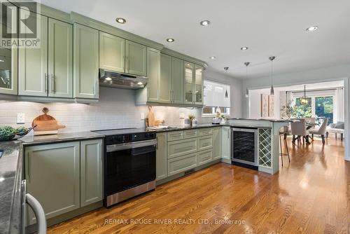 107 Deverell Street, Whitby (Rolling Acres), ON - Indoor Photo Showing Kitchen With Upgraded Kitchen