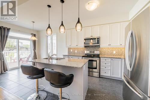 38 Maguire Street, Kawartha Lakes (Lindsay), ON - Indoor Photo Showing Kitchen With Upgraded Kitchen