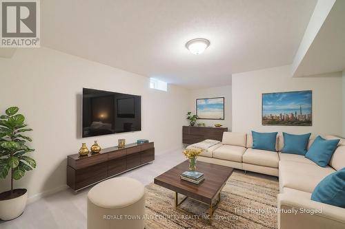 38 Maguire Street, Kawartha Lakes (Lindsay), ON - Indoor Photo Showing Living Room