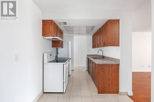 603 - 5765 Yonge Street, Toronto (Newtonbrook East), ON - Indoor Photo Showing Laundry Room