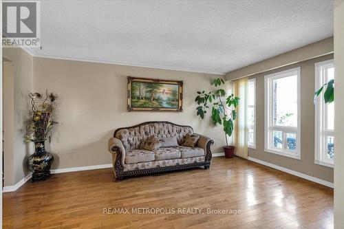 56 Braymore Boulevard, Toronto (Rouge), ON - Indoor Photo Showing Living Room