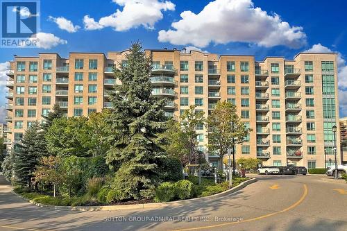 425 - 51 Baffin Court N, Richmond Hill, ON - Outdoor With Facade