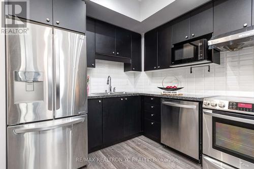 110 - 38 Cedarland Drive, Markham (Unionville), ON - Indoor Photo Showing Kitchen With Double Sink With Upgraded Kitchen