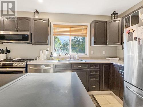 2192 Bluff View Drive, Williams Lake, BC - Indoor Photo Showing Kitchen With Double Sink