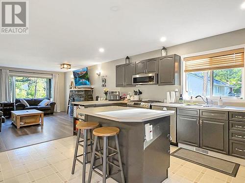 2192 Bluff View Drive, Williams Lake, BC - Indoor Photo Showing Kitchen With Double Sink With Upgraded Kitchen