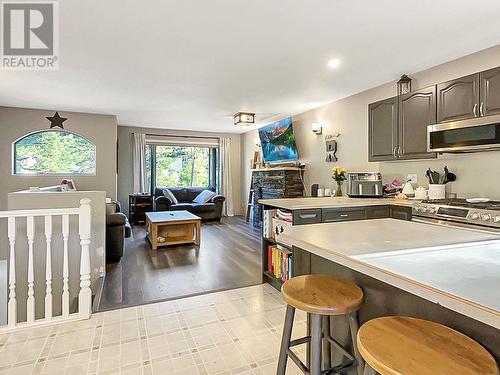 2192 Bluff View Drive, Williams Lake, BC - Indoor Photo Showing Kitchen