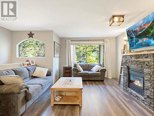 2192 Bluff View Drive, Williams Lake, BC - Indoor Photo Showing Living Room With Fireplace