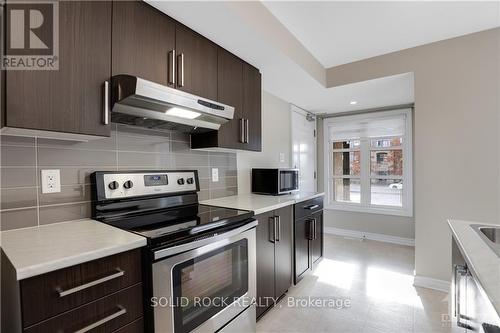 761 Chapman Mills Drive, Ottawa, ON - Indoor Photo Showing Kitchen With Stainless Steel Kitchen With Upgraded Kitchen