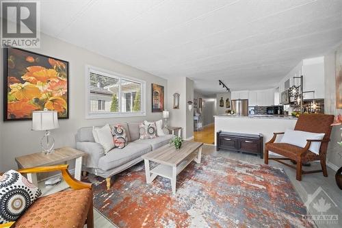 1029 Vista Barrett Private, Greely, ON - Indoor Photo Showing Living Room