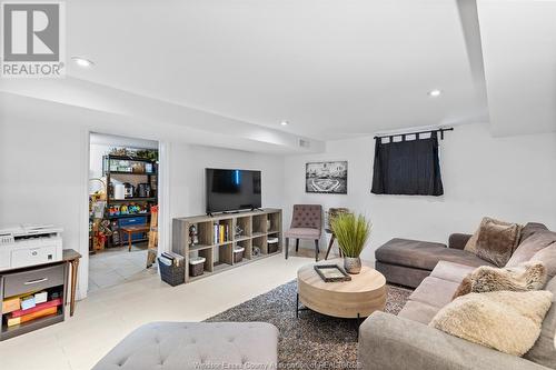 703 Lincoln, Windsor, ON - Indoor Photo Showing Living Room