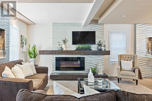 703 Lincoln, Windsor, ON - Indoor Photo Showing Living Room With Fireplace