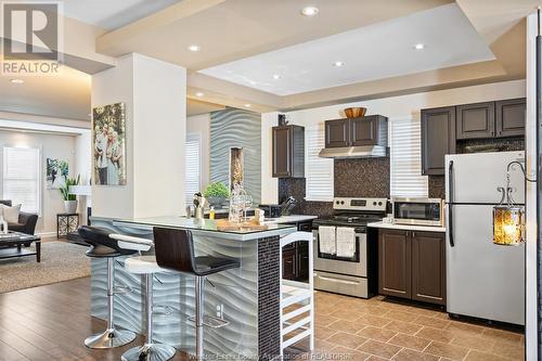 703 Lincoln, Windsor, ON - Indoor Photo Showing Kitchen