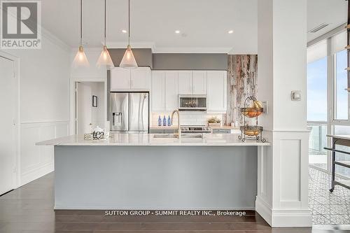 Ph02 - 4070 Confederation Parkway, Mississauga (City Centre), ON - Indoor Photo Showing Kitchen With Upgraded Kitchen