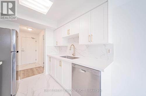 1810 - 330 Rathburn Road W, Mississauga, ON - Indoor Photo Showing Kitchen