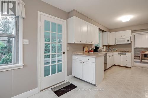 142 Balsam Drive, Oakville, ON - Indoor Photo Showing Kitchen